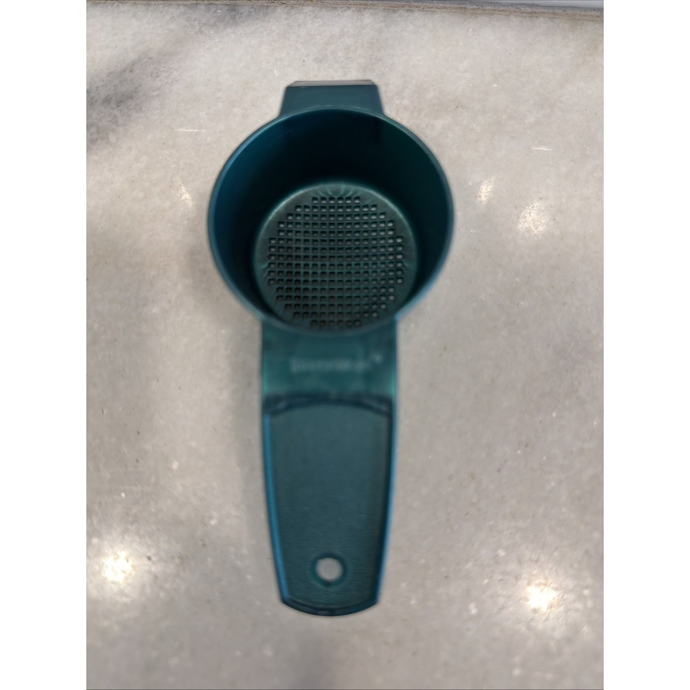 Tupperware Mini Sifter / Tea Strainer - Picture 1 of 7